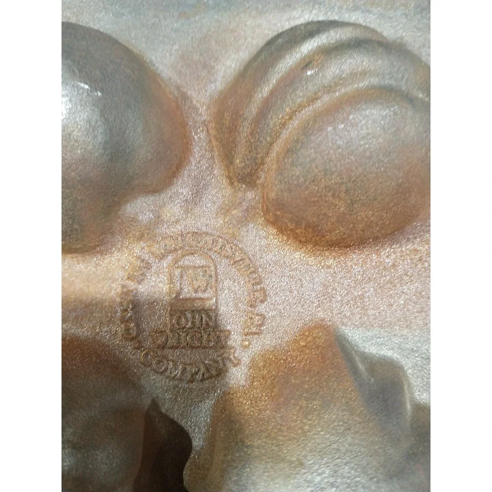 John Wright‎ Cast Iron Cake Baking Pan Muffin Autumn Theme Mold USA Heavy